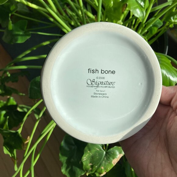 Signature Fish Bone Pet Food Water Dish Excellent Condition - Picture 3 of 3